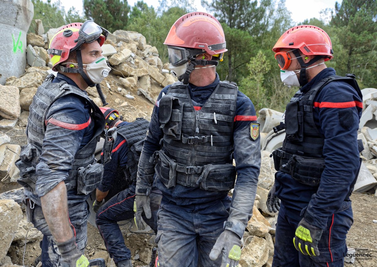 SecCivileFrance's tweet photo. #NosSpécialités 🧑‍🚒Ils sont 7 510 sapeurs-pompiers spécialistes des opérations de sauvetage-déblaiement sur l'ensemble du territoire !
Ils peuvent notamment intervenir dans des bâtiments effondrés ou des terrains accidentés pour secourir des personnes coincées sous des décombres. https://t.co/q7hGZa0i1e