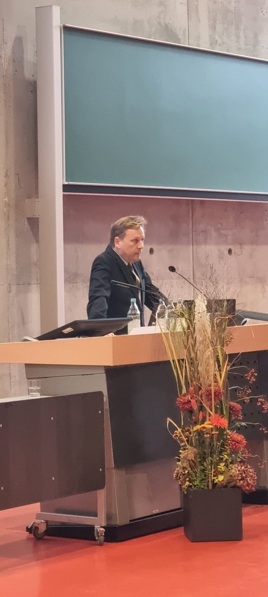 PittiPots's tweet photo. Der Präsident der Universität Potsdam, Prof. Oliver Günther, eröffnet mit seinem Grußwort die Jahrestagung von #FORTRAMA 2022. Zwei Tage lang werden sich die Forschungs- und Transfermanager aus ganz Deutschland in #Potsdam austauschen und interessante Vorträge hören.
@unipotsdam https://t.co/HNxrHJRpHl
