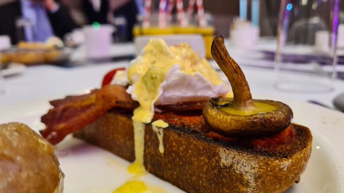 A delicious breakfast at the Hospitality Exchange in <a href="/CrownePlazaBEL/">Crowne Plaza Belfast</a> Thanks, guys! #HX22
