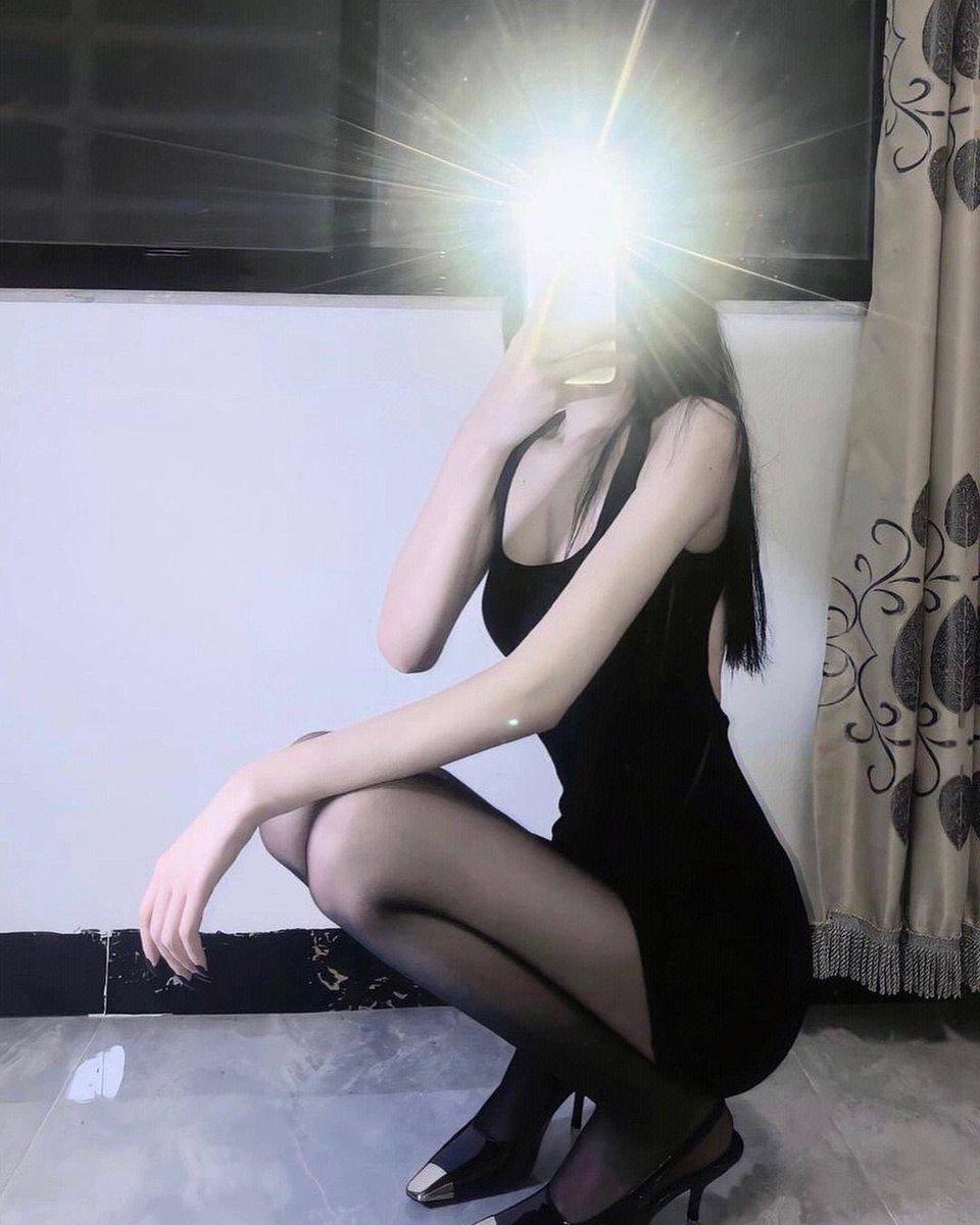 楼上的女孩子真可怜 天天晚上被男朋友打的嗯嗯啊啊的叫 不过还好她男朋友有良心 每次打两分钟就不打了 https://t.co/pFZEW1rFtg