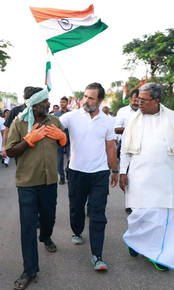 RahulBaba2024's tweet photo. 'दो हिंदुस्तान' नहीं हम एक हिंदुस्तान बनाएंगे, जहां सब बराबर हों, युवाओं के पास रोज़गार हो, दो वक़्त की रोटी के लिए कोई तरसे न, आपसी भाईचारा हो, अमन और शांति हो, महिलाएं सुरक्षित हों, किसान खुशहाल हों, हम हिंदुस्तान को मिलकर आगे बढ़ाएंगे। 

#BharatJodoYatra https://t.co/fWacbFEmbZ