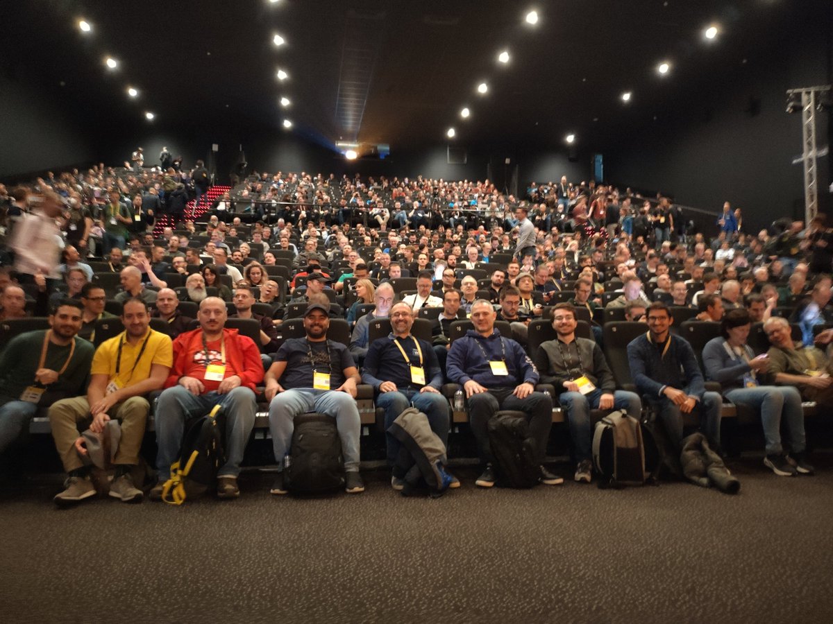 AndreaLigios's tweet photo. In pole position for #Devoxx #devoxxBE keynote 🖖🏻
Picture kindly taken by @Stephan007 😂
#hyland #hylandsoftware
@domsibilio @gicappa @sarorib @ditabbanana @mauriziovitale_ @giovannifertuso https://t.co/6s6YmyP4gc