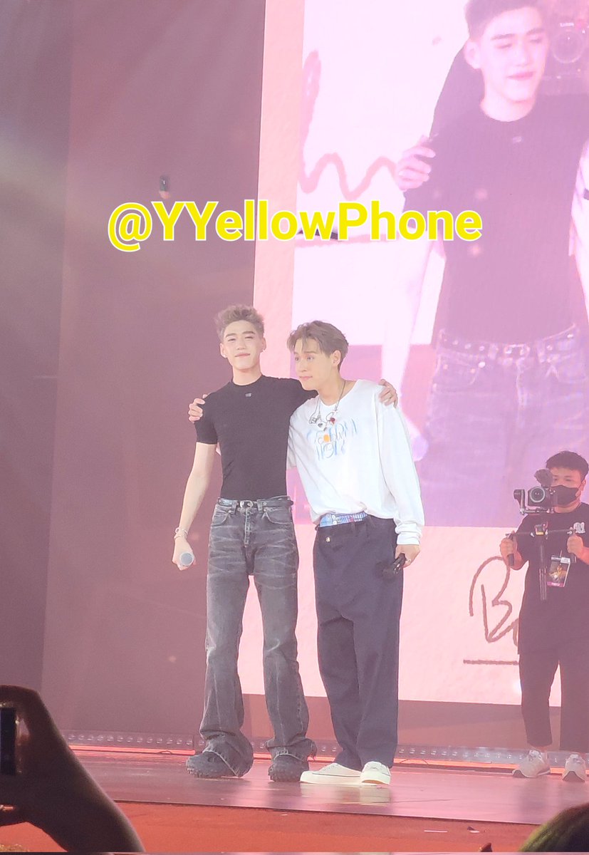 YYellowPhone's tweet photo. วันนี้แวะมารีวิวกล้อง S22 ultra จากเครื่องที่ลูกค้าเช่าค่าบ
2 ภาพแรกถ่ายภาพนิ่ง 2 ภาพหลังแคปจากวิดีโอ. มันคือเลิศนะ ชัดไหมคะ ชัดไหม ชัดมาก 😍 อวยยศให้เขาเลย
ปล.��าพเหล่านี้ได้รับอนุญาตจากผู้เช่าแล้วค่ะ #YYellowreview #เช่าS22Ultra #เช่าโทรศัพท์ #เช่ามือถือ #GoldenHourFanmeeting https://t.co/7GVUEUB70L