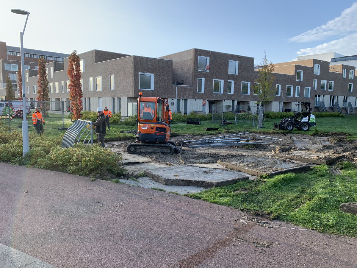 <a href="/gem_groningen/">Gemeente Groningen</a> heeft sport &amp; bewegen voor de jeugd zo hoog op de agenda dat ze vanochtend zijn begonnen  met het afbreken van het veel gebruikte pannaveld in mijn wijk. Onbegrijpelijk. <a href="/KirstendeWrede/">Kirsten de Wrede</a> <a href="/D66Groningen/">D66 Groningen</a> <a href="/stadspartij050/">Stadspartij050</a> <a href="/CDAGroningen/">CDA Groningen (gem)</a> @pvdagroningen