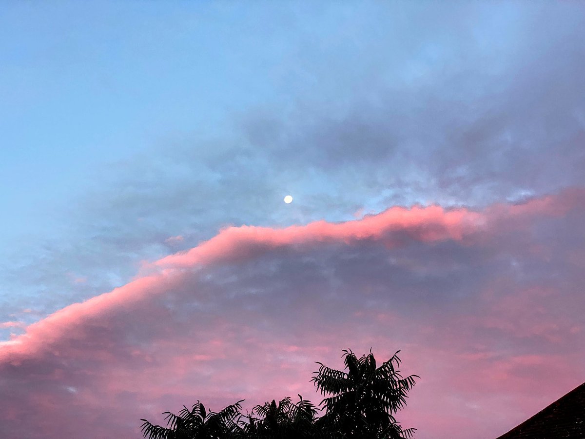 Sunrise this morning @LondonSnowWatch @StormHour @atxwxgirl @GunayM_ @ajsg @JAclouds @simon_weather @SSB_SL_2006