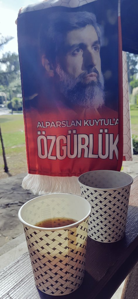*
Mevzuatlar kısıyor hakikatin sesini
Kulaklar sağırlaştı, lisanlar kör ve topal
Zorbalar talan etti adalet ilkesini
Dert yükü ağırlaştı, vicdanlar kör ve topal...                    (A. Karakoç)

** 
#GönüllerBirOlsun
#AlparslanHocayaÖzgürlük
#YeterArtık