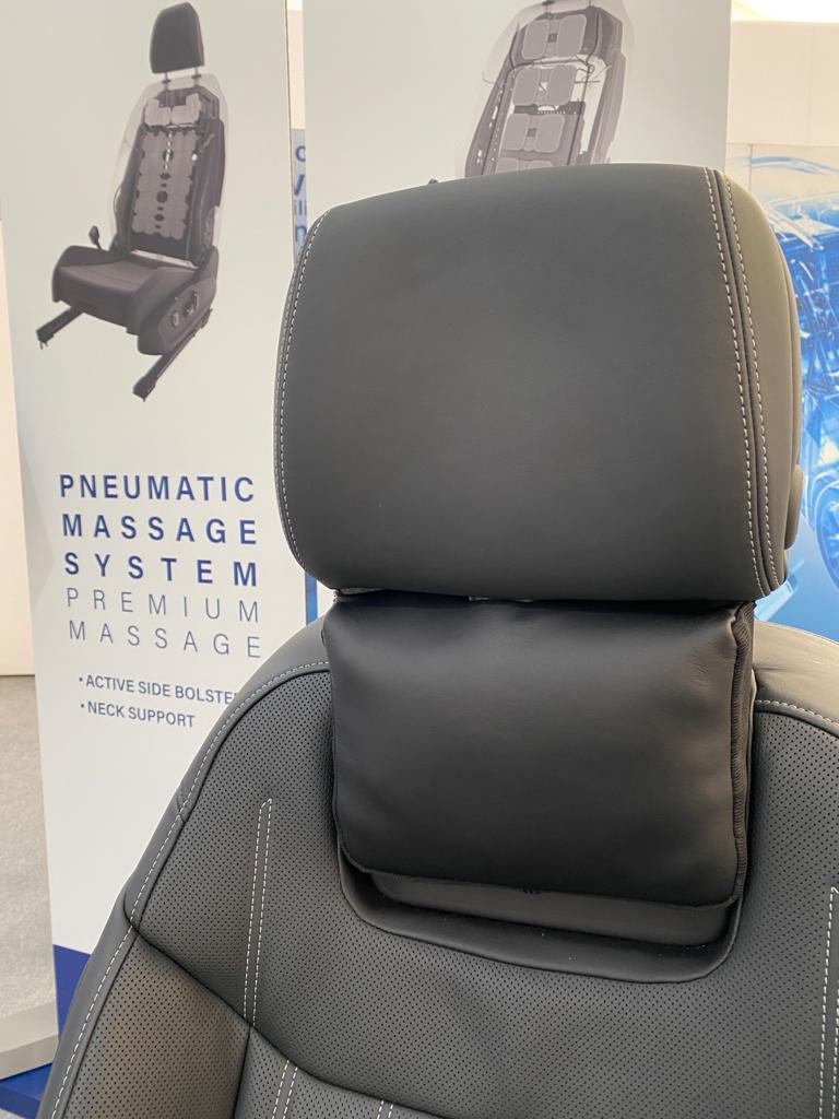 LeggettAuto's tweet photo. Day 2 at IZB (Hall 2, booth 2311). See how @HeikoStreck explains our premium advanced massage seat, which features app-controlled seat pneumatics. 

#IZB2022 #Wolfsburg #Automobilbranche #LeggettAuto #SeatingComfort https://t.co/1eZxuJ3Q3X