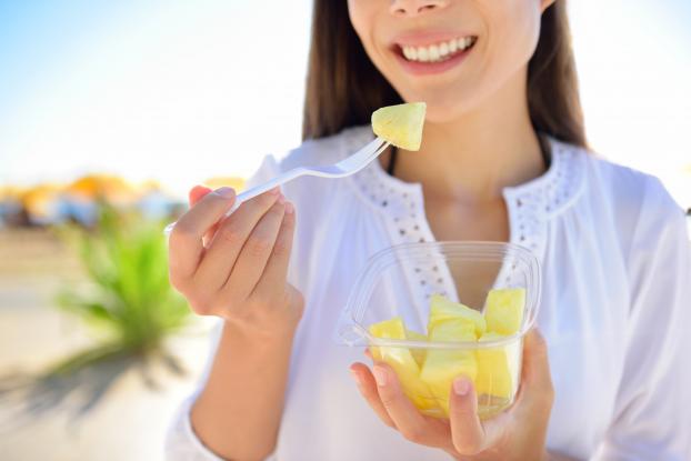 750Grammes's tweet photo. Ananas, thé vert, jus de citron : ces aliments réputés "brûle-graisses" sont-ils vraiment efficaces ? > https://t.co/RCzfUTIQob #BruleGraisse #Conso #Astuce https://t.co/ZkEuohTX1H