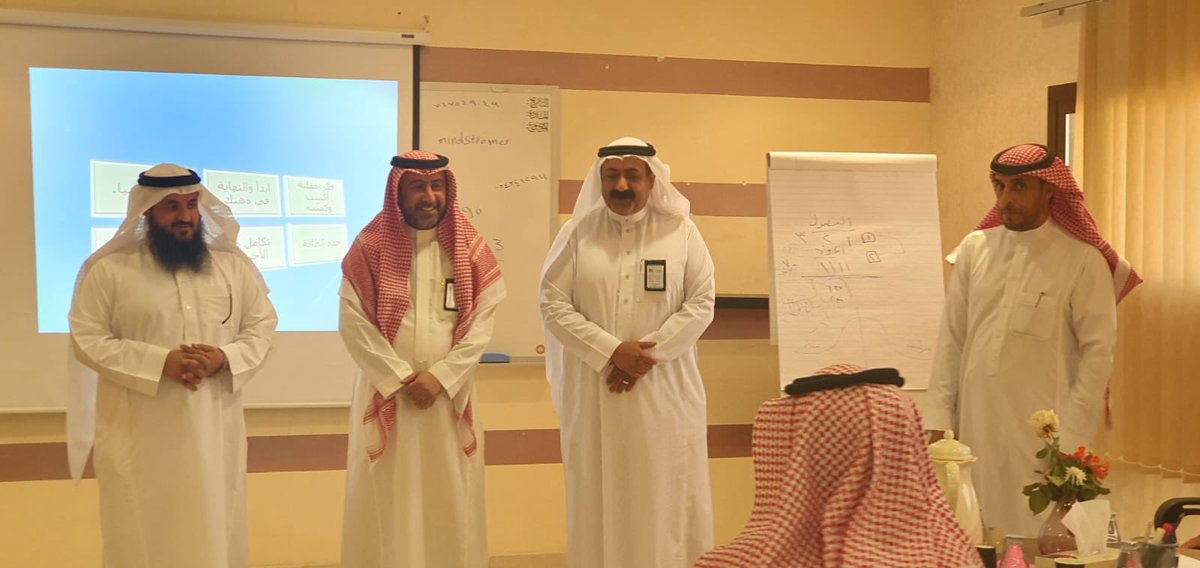 دربت إدارة التدريب والابتعاث للبنين بـ #تعليم_الباحة  ١٨ مديرا ووكيلا انضموا للعمل في مجال الإدارة المدرسية هذا العام على عمليات التخطيط والإدارة الحديثة
المساعد للشؤون التعليمية للبنين تابع البرنامج وحث المتدربين على الاستفادة من أيامه بما يحسن الأداء ويجود عمل الإدارة المدرسية.