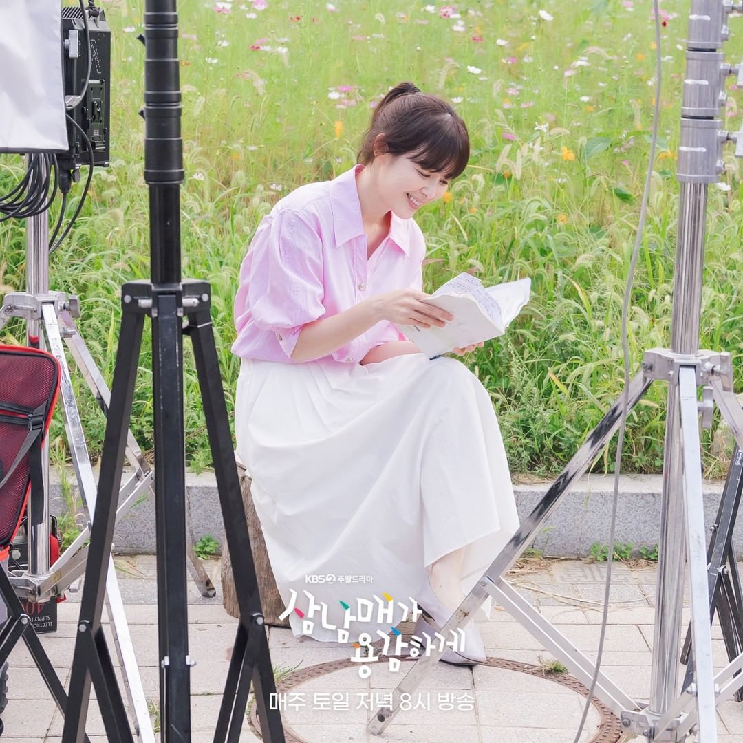 forleehana's tweet photo. 20221012 kbsdrama instagram update with #LeeHana behind still-cut for #ThreeBoldSiblings 📸

🔗: https://t.co/pqLja1C23V

#삼남매가용감하게 #이하나 https://t.co/ndl6BcLTnG