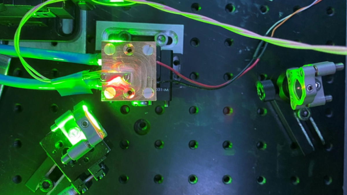 DerryckReid's tweet photo. Congratulations to Hanna Ostapenko on her new @OpticaPubsGroup paper in #OpticsExpress:
"Three-element, self-starting Kerr-lens-modelocked 1-GHz Ti:sapphire oscillator pumped by a single laser diode."
Read more here: https://t.co/A7dS9RIiJe https://t.co/BKv1PdpFXO