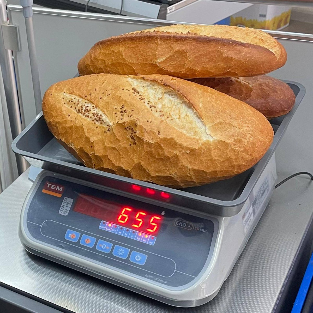 Belediyemiz Zabıta Müdürlüğü bağlı ekipleri şehrin birçok noktasında faaliyetlerini sürdüren ekmek fırınlarına yönelik denetimlerini sürdürüyor.