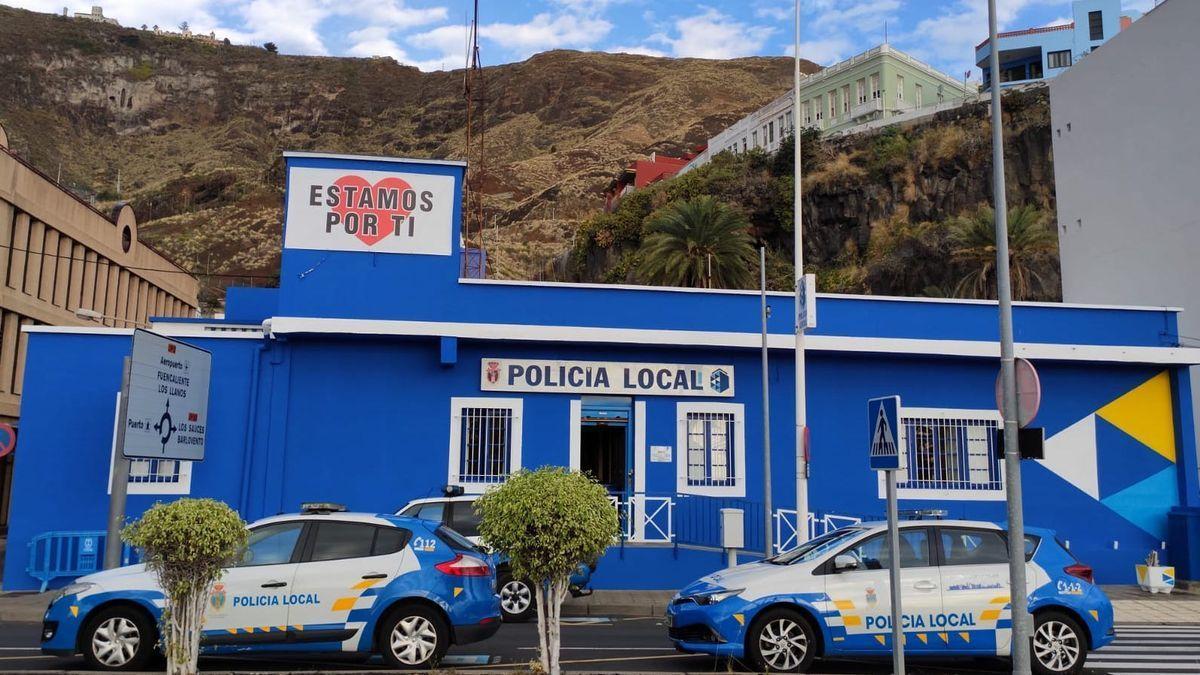 GobEolia's tweet photo. La Seguridad es primero ✅

El Ministerio de Interior invierte 13.0M en 10 Nuevas Comisarías en 10 Localidades y se contratan 350 Policías 👮👮‍♀️👮‍♂️ y se integran 30 Nuevas Patrullas 🚔 https://t.co/PjP0amL67x