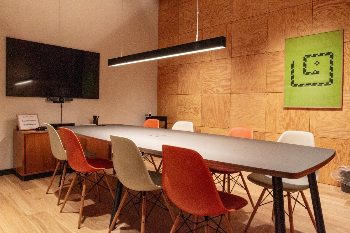 Have you already seen our #new #meetingrooms at our #coworkingspace in #Zug? The 6 rooms have a capacity of 2-40 persons and are equipped with 
- TV Screen
- Video Conference Equipment
- Whiteboard 
- Flipchart
Learn more westhive.com/ch/de/standort…