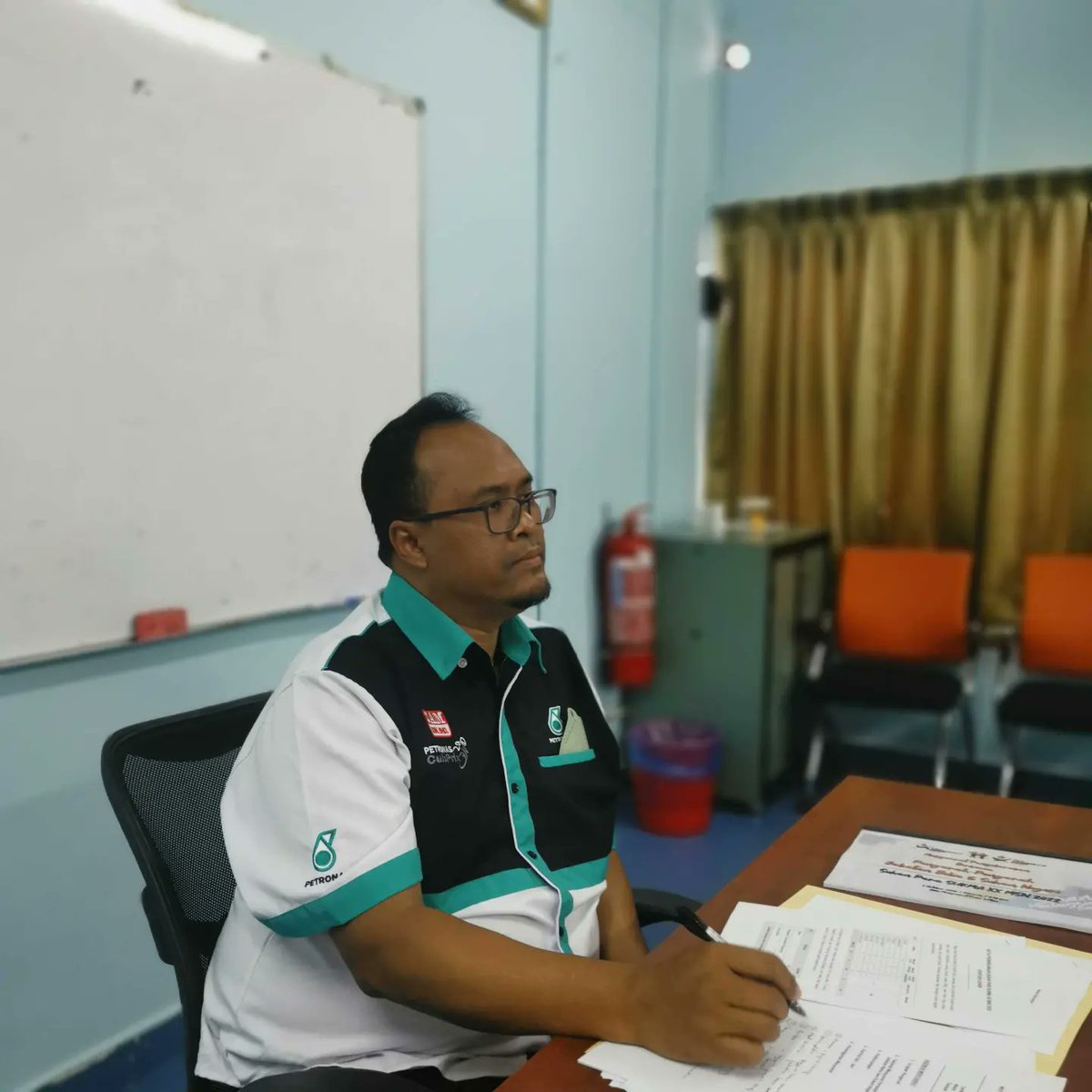 mikenakemane's tweet photo. LARKIN, 12 Oktober 2022 - Sedang berlangsung Mesyuarat Penyelarasan Sukan PARA SUKMA XX MSN 2022 bagi KONTINJEN PARA JOHOR telah dipengerusikan oleh Yang Berusaha Tuan Shamsuhaime bin Basir, Pengarah Jabatan Belia dan Sukan Negeri Johor https://t.co/EeTfkP4ZFY