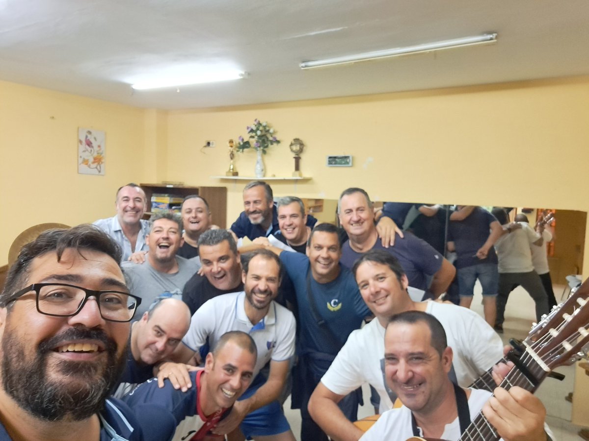 Chirigota Callejera Los que tienen festivo tweet media