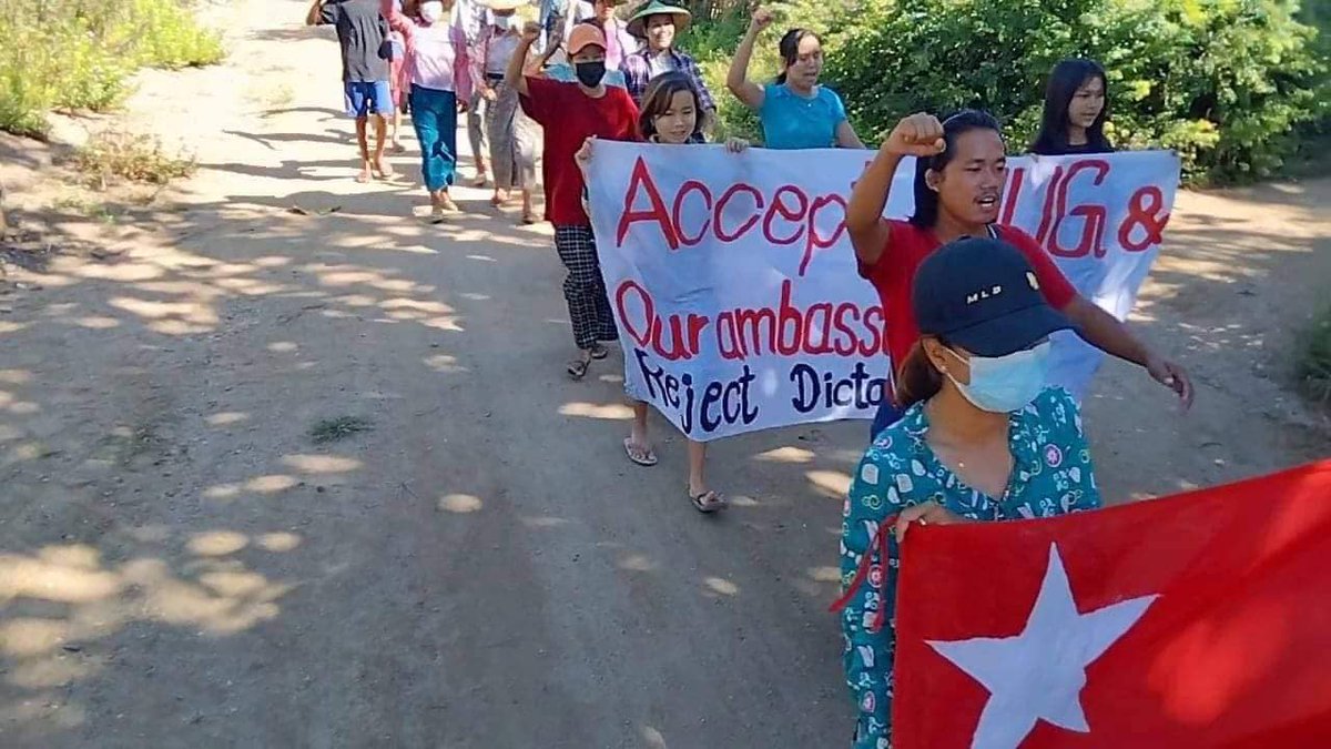 MizzimaNews's tweet photo. ရွာပေါင်းစုံ သပိတ် ၅၈၀ ရက်မြောက် ချီတက်ဆန္ဒပြ

#Mizzima #လူထုသပိတ်စစ်ကြောင်း
#AcceptNUG #ယင်းမာပင်မြို့နယ်
#စစ်ကိုင်းတိုင်း https://t.co/ce9KEikuEQ