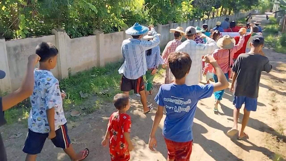 MizzimaNews's tweet photo. ရွာပေါင်းစုံ သပိတ် ၅၈၀ ရက်မြောက် ချီတက်ဆန္ဒပြ

#Mizzima #လူထုသပိတ်စစ်ကြောင်း
#AcceptNUG #ယင်းမာပင်မြို့နယ်
#စစ်ကိုင်းတိုင်း https://t.co/ce9KEikuEQ
