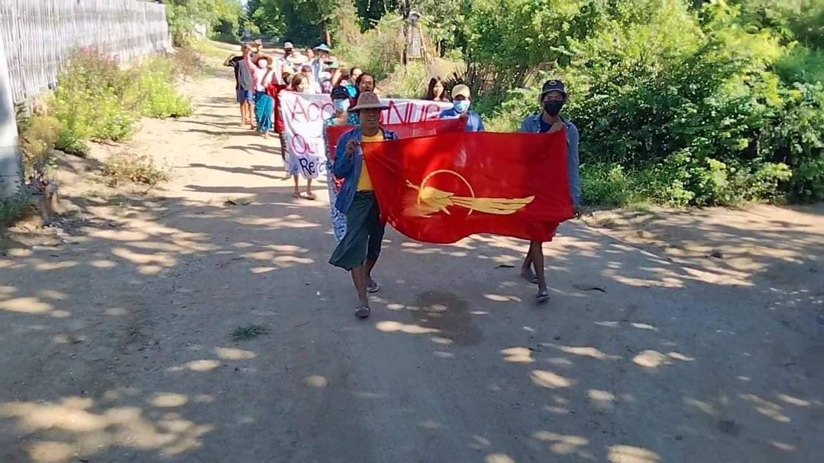 MizzimaNews's tweet photo. ရွာပေါင်းစုံ သပိတ် ၅၈၀ ရက်မြောက် ချီတက်ဆန္ဒပြ

#Mizzima #လူထုသပိတ်စစ်ကြောင်း
#AcceptNUG #ယင်းမာပင်မြို့နယ်
#စစ်ကိုင်းတိုင်း https://t.co/ce9KEikuEQ