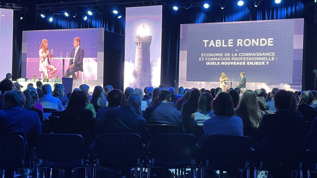 Notaires_CSN's tweet photo. 118e #CongresNotaires: Intervention de Sophie @SabotBarcet, 1ère Vice-Présidence des @Notaires_CSN à la table ronde "Economie de la connaissance et #FormationProfessionnelle, quels nouveaux enjeux ?" animée par Me Laurent Rose, Vice-Président du @CongresNotaires #NotairesdeFrance https://t.co/JpjHIbc2c4