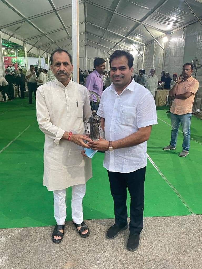 BhanwarPhulera's tweet photo. #कैबिनेट_मंत्री श्री @bhajanlaljatav जी को जन्मदिवस की हार्दिक बधाई एवं शुभकामनाएं। मैं ईश्वर से आपके स्वस्थ, सुदीर्घ एवं यशस्वी जीवन की कामना करता हूं।
#भंवर_सारण
#फुलेरा_विधानसभा_क्षेत्र https://t.co/7zDotIw6Yj