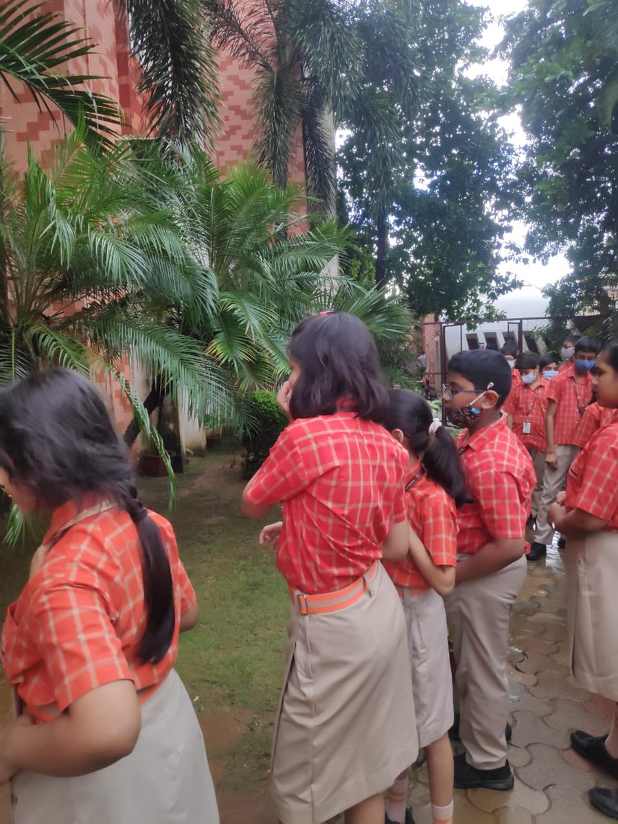 SAI_Edu_In's tweet image. SAIoneers of Class VI went for field observation today to gain some hands-on knowledge about the classification of plants on the basis of their height, kinds of branches and types of roots.
#FieldObservation
#HandsonLearning
#ExperientialLearning
