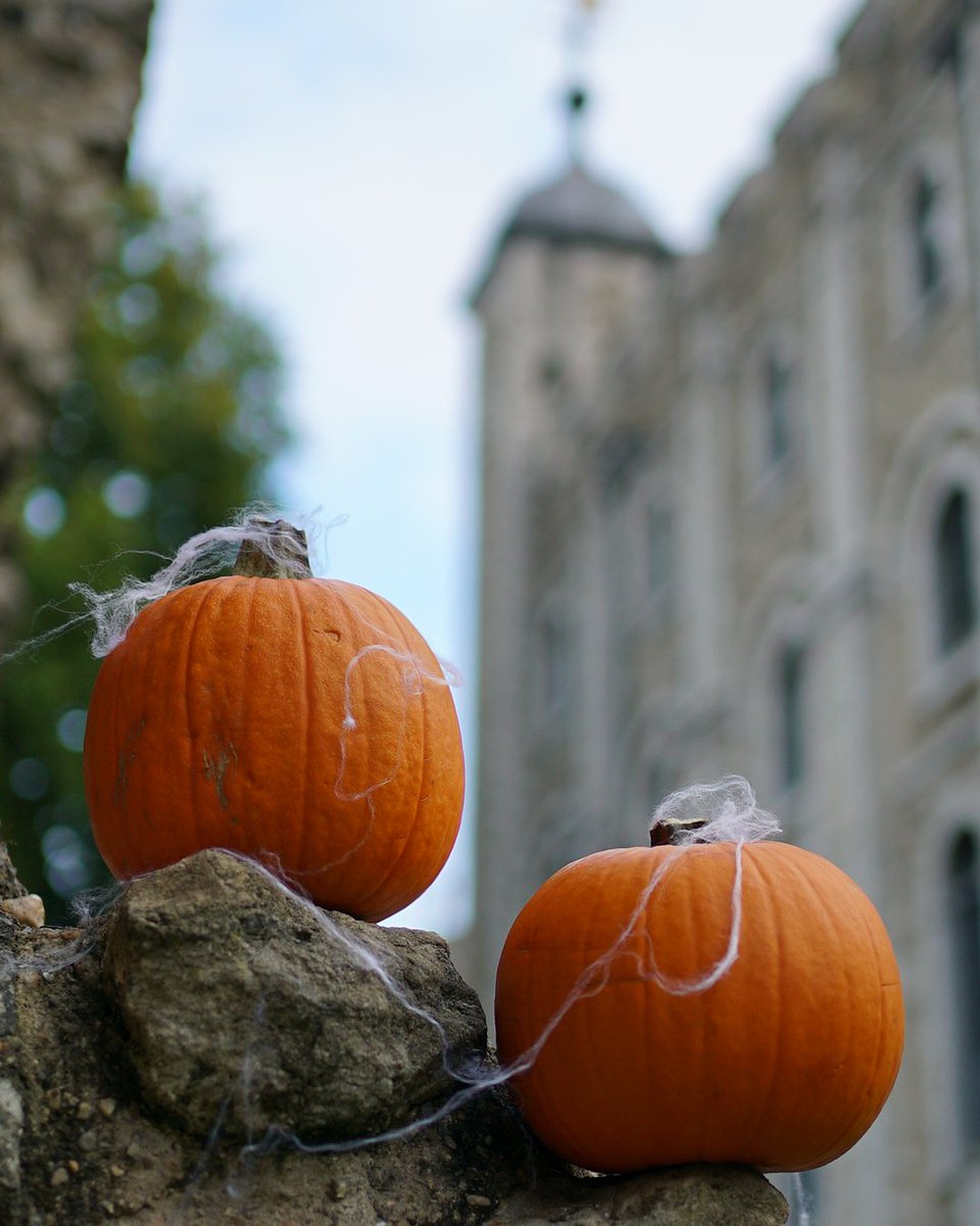 🎃 Halloween at the Tower of London 👻 Wander the Tower grounds at the spookiest time of year and see who you can hear whispering within our ancient walls 👉 fal.cn/3sF4d 📆 22 - 31 October 🎟 Included in palace admission
