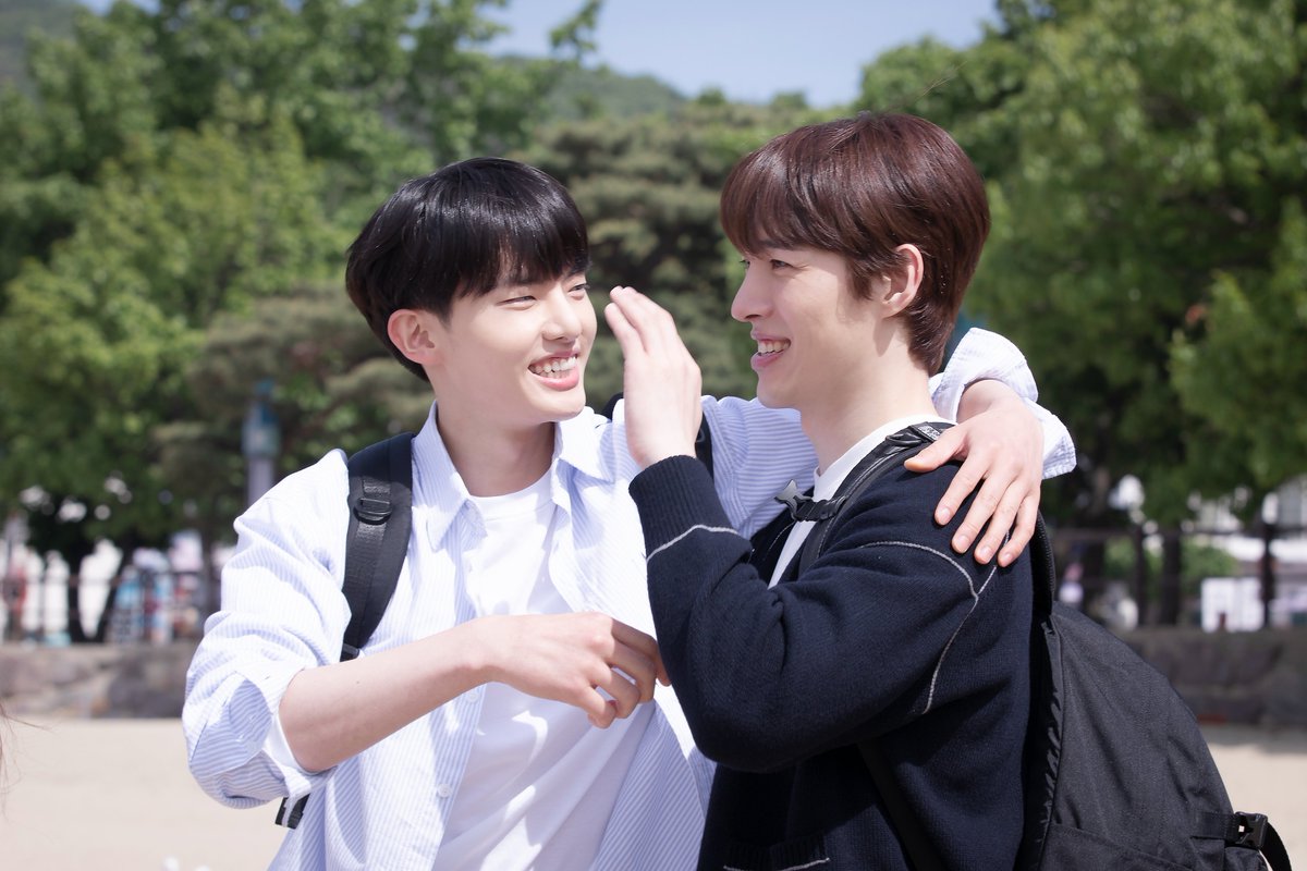 경🎉블루밍 200일🎉축 블루밍 공개 200일을 축하합니다💙 200일 기념 겨울에도 블루밍할 시원이와 다운이 고화질 스틸 공개합니다😉 앞으로 다양한...