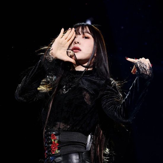 From kpop star, sixteen, debuted as IZ*ONE member and participated in SWF, she never give up.

I'm like a proud sister watching Lee Chaeyeon growing up 🤍

Congrats for your Solo debut!

#허쉬러쉬_채연이의_데뷔러쉬
#HUSHRUSH_OUTNOW #이채연 #LeeChaeyeon