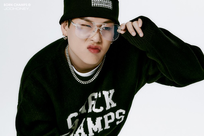 GVGSHOP's tweet photo. BORNCHAMPS X JOOHONEY🍯 
Winter and Jooheon is here!🫰
✔️with PhotoCard🖼️
✔️Only overseas shipments.✈️
✔️GVG STORE Official Store of BORN CHAMPS
https://t.co/VkdqsSyKZF

#MonstaX #joohoney #bornchamps #JOOHEON #周宪 #ジュホン #GVGSTORE #photocard https://t.co/B0MRpVHFcR