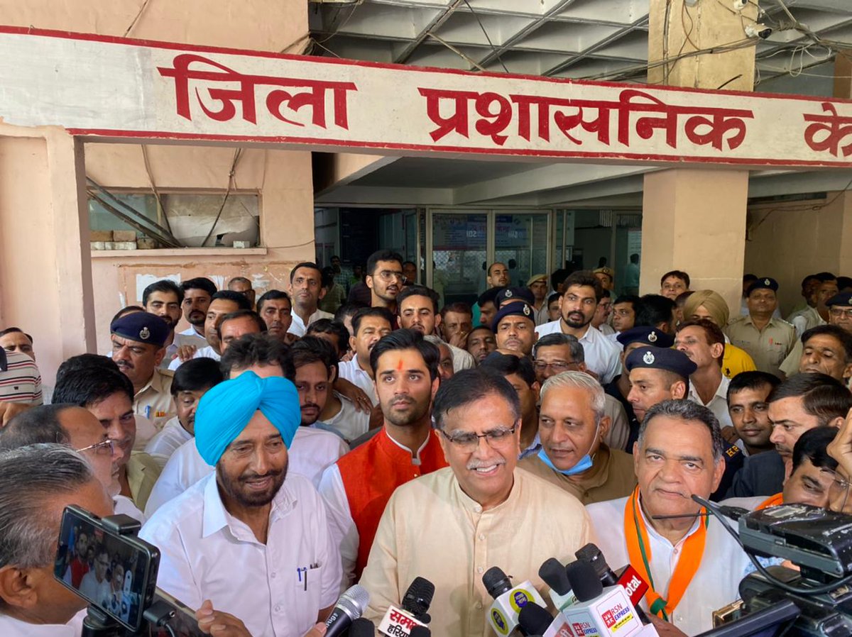 OPDhankar's tweet photo. आदमपुर उपचुनाव के लिए आज भाजपा जजपा गठबंधन के प्रत्याशी श्री @bbhavyabishnoi जी ने अपना नामांकन दाखिल किया। उपचुनाव में गठबंधन प्रत्याशी की भव्य जीत निश्चित है। अग्रिम बधाई एवं शुभकामनाएं #BJP4Adampur https://t.co/UNm6d0rklT