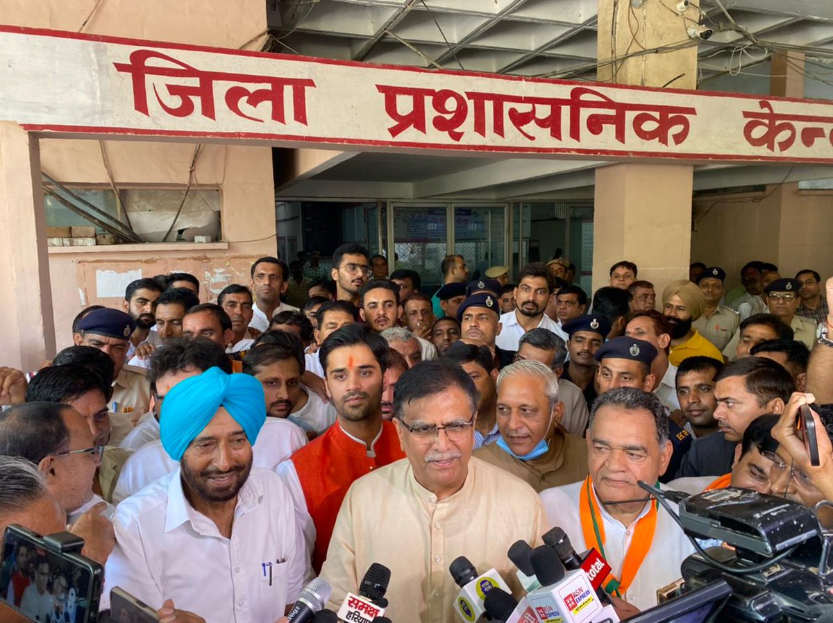 OPDhankar's tweet photo. आदमपुर उपचुनाव के लिए आज भाजपा जजपा गठबंधन के प्रत्याशी श्री @bbhavyabishnoi जी ने अपना नामांकन दाखिल किया। उपचुनाव में गठबंधन प्रत्याशी की भव्य जीत निश्चित है। अग्रिम बधाई एवं शुभकामनाएं #BJP4Adampur https://t.co/UNm6d0rklT