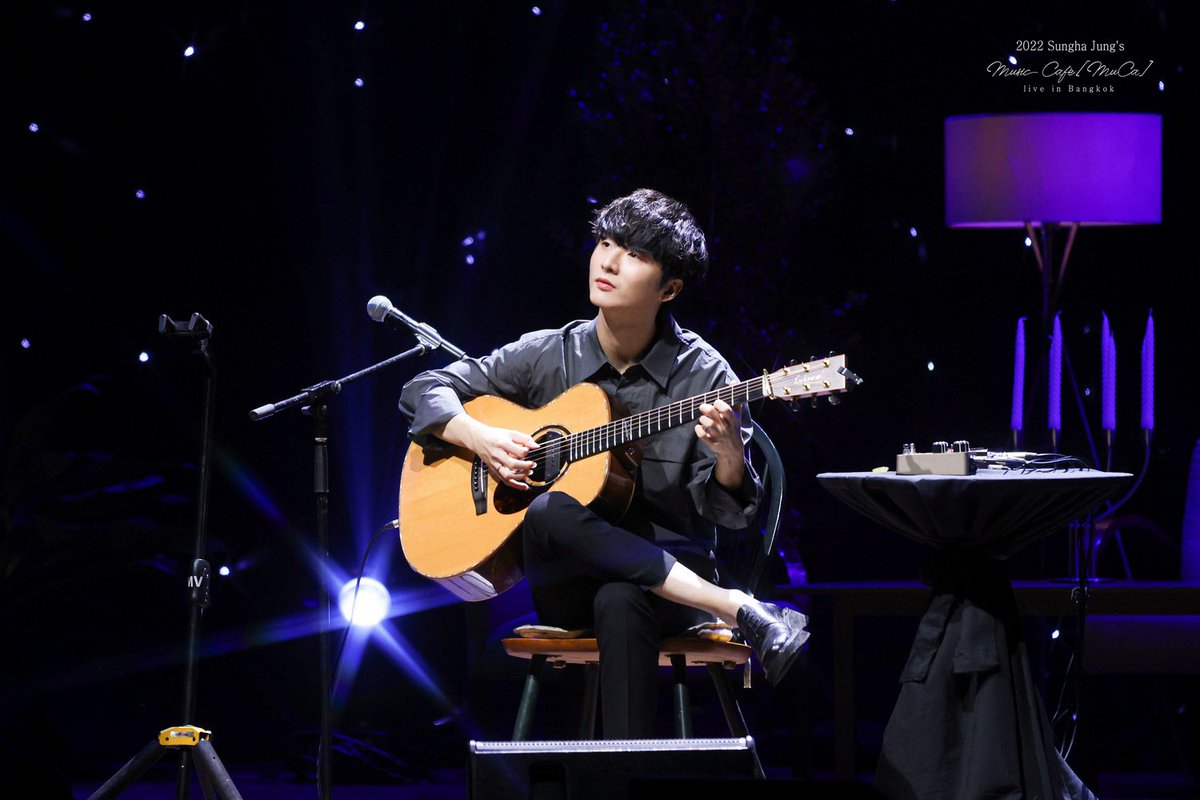 Asianlink_ent's tweet photo. คอนเสิร์ต #ซองฮาจอง สร้างความประทับใจแก่ผู้ชมทั้งฮอลล์ ขนเพลงมาโชว์ให้แฟนๆได้ฟังอย่างเต็มอิ่ม ทั้ง Prologue , Yuumi's Waltz , Don't Look Back in Anger ของ Oasis , Butter, Dynamite ของ BTS นอกจากนี้ยังมีเพลงอีกมากมายที่ขนมาเล่นให้ได้ฟังกัน
#SunghaMuCaLiveBKK #sunghajung #정성하 https://t.co/kyoS1NPchy