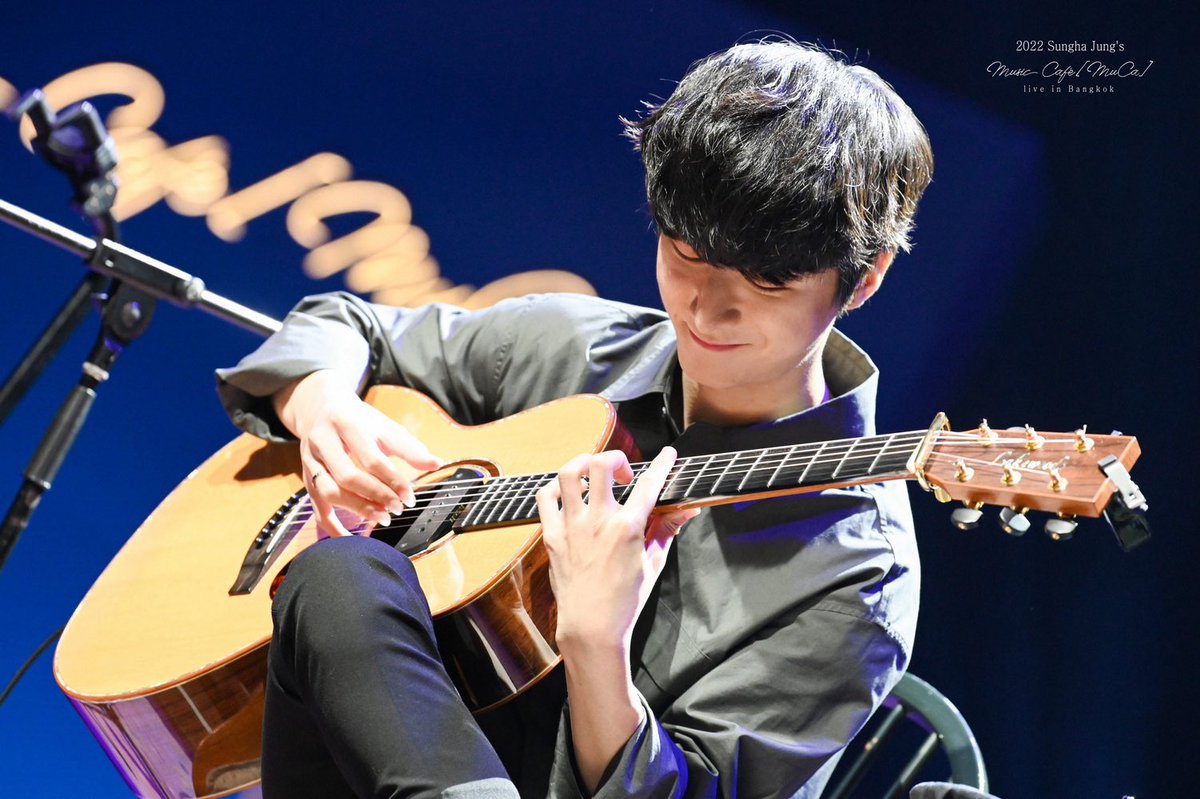 Asianlink_ent's tweet photo. คอนเสิร์ต #ซองฮาจอง สร้างความประทับใจแก่ผู้ชมทั้งฮอลล์ ขนเพลงมาโชว์ให้แฟนๆได้ฟังอย่างเต็มอิ่ม ทั้ง Prologue , Yuumi's Waltz , Don't Look Back in Anger ของ Oasis , Butter, Dynamite ของ BTS นอกจากนี้ยังมีเพลงอีกมากมายที่ขนมาเล่นให้ได้ฟังกัน
#SunghaMuCaLiveBKK #sunghajung #정성하 https://t.co/kyoS1NPchy