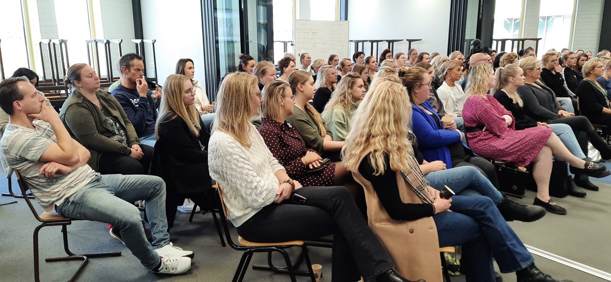 Gezamenlijke studiedag met alle studenten van <a href="/NNCZ_Nieuws/">NNCZ</a> met @IndezorgmetRob over wat er toe doet in de zorg. Student <a href="/Alfacollege/">Alfa-college</a> : 'had ik de zorg maar eerder ontdekt'.