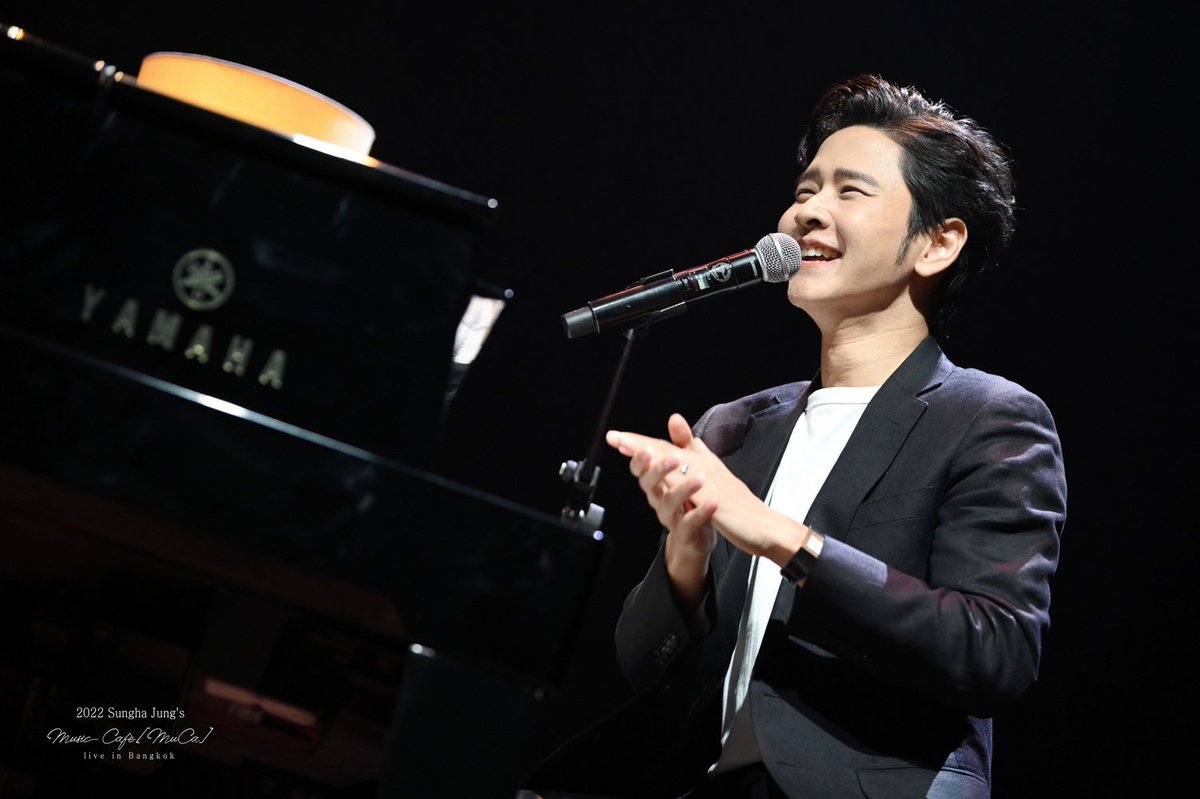 Asianlink_ent's tweet photo. และอีกหนึ่งเซอร์ไพรส์ #โต๋ศักดิ์สิทธิ์ ที่เตรียมเพลงเอาไว้มอบให้กับแฟนชาวไทย ด้วยเพลง เดือนเพ็ญ ตามด้วยเพลงที่หลายคนคิดถึง “คนไม่พิเศษ” เรียกได้ว่าเป็นอีกหนึ่งคอนเสิร์ตที่สร้างความประทับใจจนแฟนคลับบอกเป็นเสียงเดียวกันว่าปีหน้าต้องมาอีก!!
#SunghaMuCaLiveBKK #sunghajung #정성하 https://t.co/cK8uTdmoz2