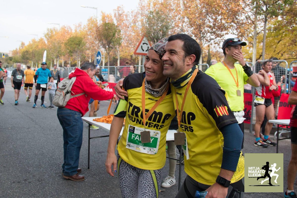 mitjalleida's tweet photo. Aquest any, com no podia ser d'una altra manera també tindreu la vostra medalla només travessar la línia de meta, i ens encanta veure-us tan feliços amb ella.
Si ens voleu contar que significa per vosaltres la medalla de finisher, us llegim als comentaris👇🏻

#mitjamarato #running https://t.co/25nielCDqS