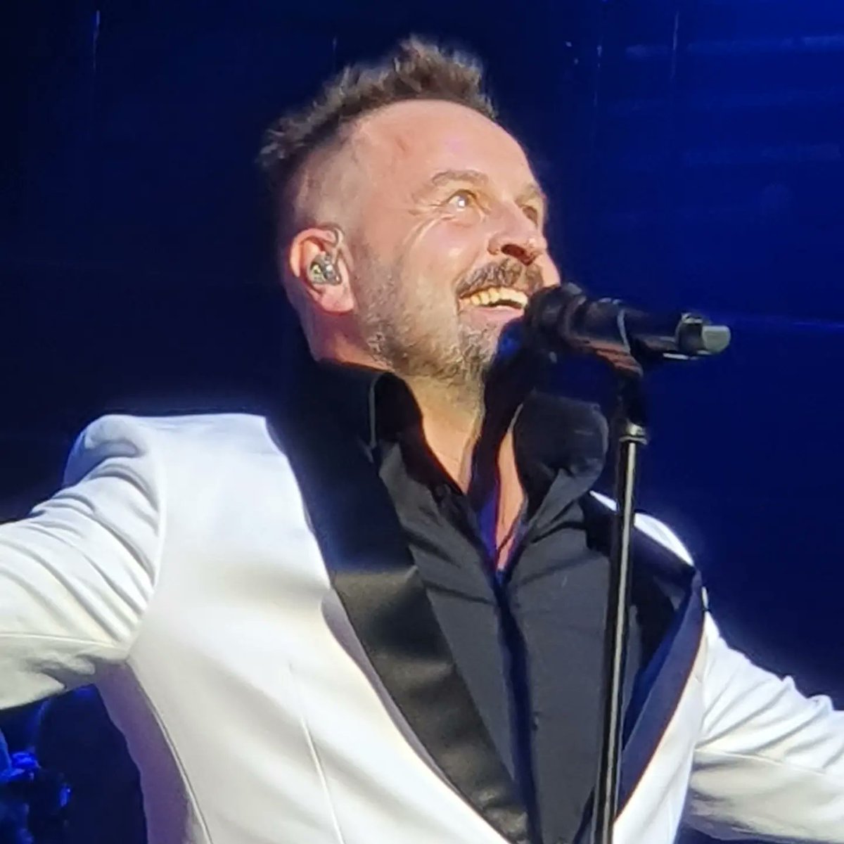 FrancesOfficial's tweet photo. This man never disappoints, amazing night at @RoyalAlbertHall
#rah #greatnightwithfriends #ohwhatavoice #themanwhosingsabit #bringonthetour2023
#supportTheSamaritans
#MentalHealthAwareness
@AlfieBoe https://t.co/TyaYfgddTh