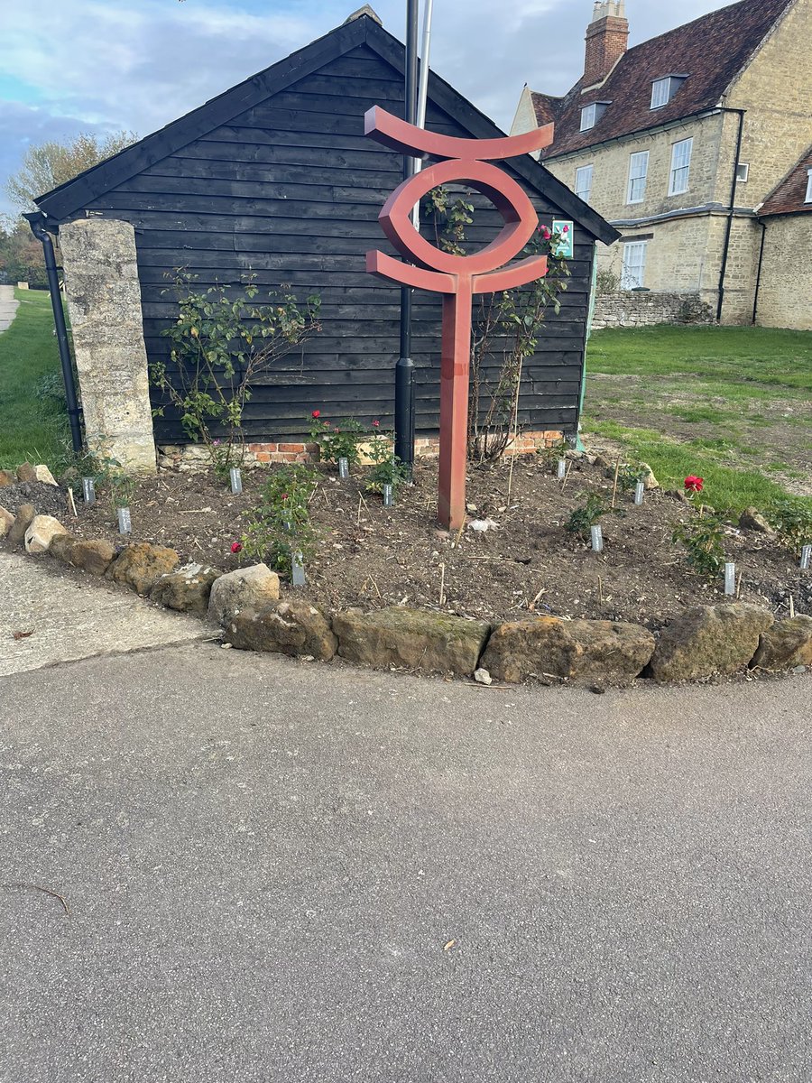 ECG_Clara's tweet photo. What a lovely rose ๐นgarden here at work ๐น #bradwellabbey #miltonkeyes https://t.co/0Y0ar9wm83