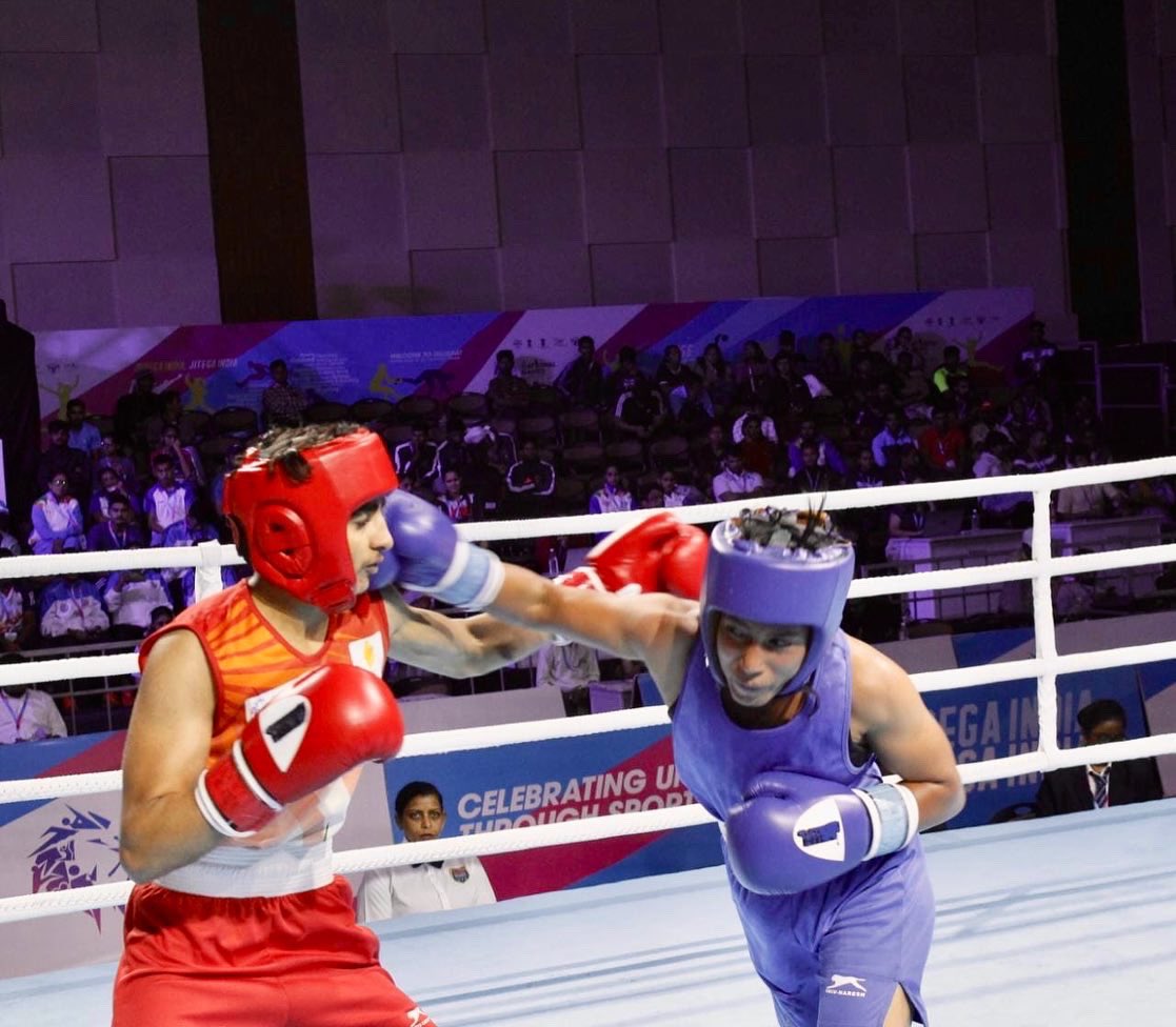 Nat_Games_Goa's tweet photo. Snapshots from the fiercely fought Women's Boxing Finale at the #36thNationalGames 🥊

#Boxing #36thNationalGames #NationalGames2022
#NationalGames #UnityThroughSports #JudegaIndiaJitegaIndia #NationalGamesGujarat #NationalGamesGujarat2022 #GameWithAim #રમતોએકકરેછે #GoForGold https://t.co/InnRX4c9Cs