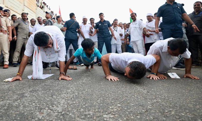 yogivimal's tweet image. #RahulGandhi's month-long #HolidayMaking in pictures~ Participating in a #Rajasthani fancy-dress in #Karnataka? showing some #gym skills on #mid_road, enjoying his piece of #Ganna, and finally, #squatting, being tired, after so much of Tamasha!😂