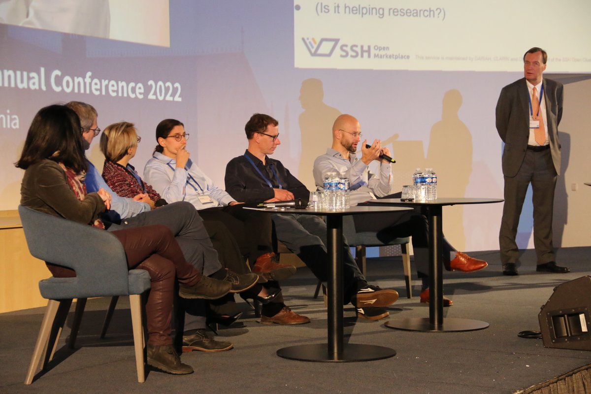 The #CLARIN2022 panel ‘CLARIN and Other SSH Platforms: You’ll Never Innovate Alone’ has started, chaired by @HajicJan (@LindatClariahCZ) with @EurResearch, @Europeanaeu @elexis_eu, @SimonKrek @TripleEU, @OPERASEU @dariaheu @sshopencloud ➡️clarin.eu/event/2022/cla…