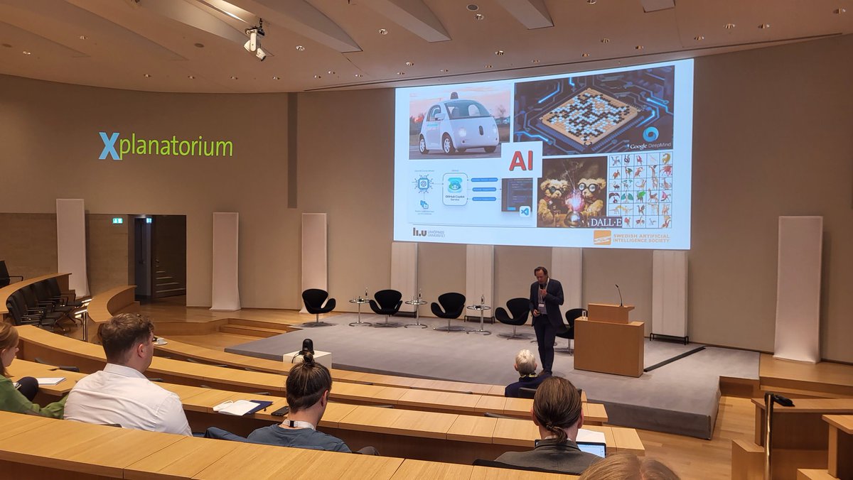 Herrenhausen Conference "AI &amp; the Future of Societies" <a href="/VolkswagenSt/">VolkswagenStiftung</a> kicks off <a href="/xplanatorium/">VolkswagenStiftung Xplanatorium</a> with a "tutorial" by <a href="/FredrikHeintz/">Fredrik Heintz</a> on applications &amp; challenges of #ArtificialIntelligence, as it is "getting democratised". Some 70 scholars attend, 30 more talks follow until Friday.