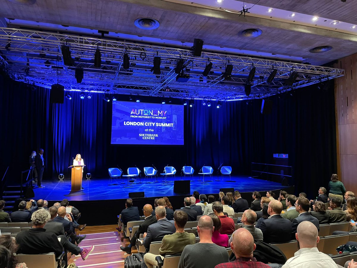 AUTONOMY's tweet photo. #Kickstart for the #AutonomyLCS on Autonomous Vehicles in #London ! 1 day conferences how to Prepare Old and New Cities to #Avs

#Conference #Vehicles #Smartcities https://t.co/LhAIIz72nF