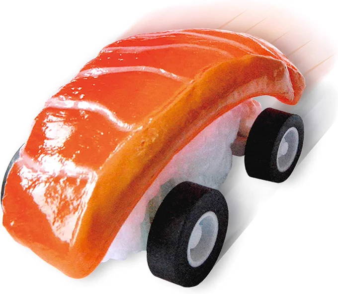 この玩具を見たとき、プルバックサーモンとカムバックサーモンをかけたんだなと納得していたのだが、寿司ネタは他にもありそんな事実は無かったそしてカムバックサーモン運動はローカルネタだった 
