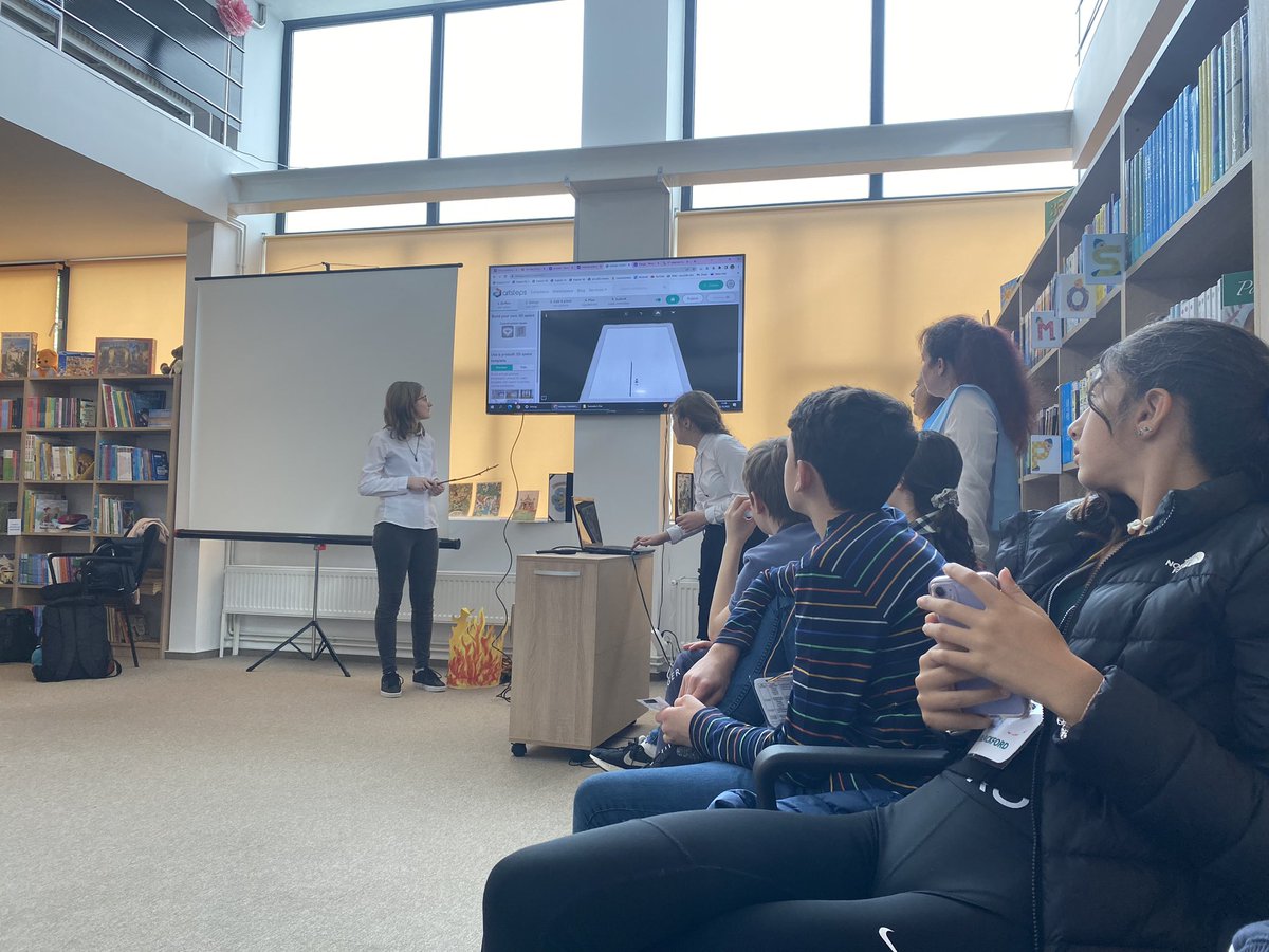 SCA_EA's tweet photo. Another morning working with our partners from Romania and Turkey. Looking at QR codes and use of VR apps🕵️♀️ @BishopHedleyRC @MissNorman18 @int_links #Web2Tools #hedleymatters https://t.co/j6xpEGujpX