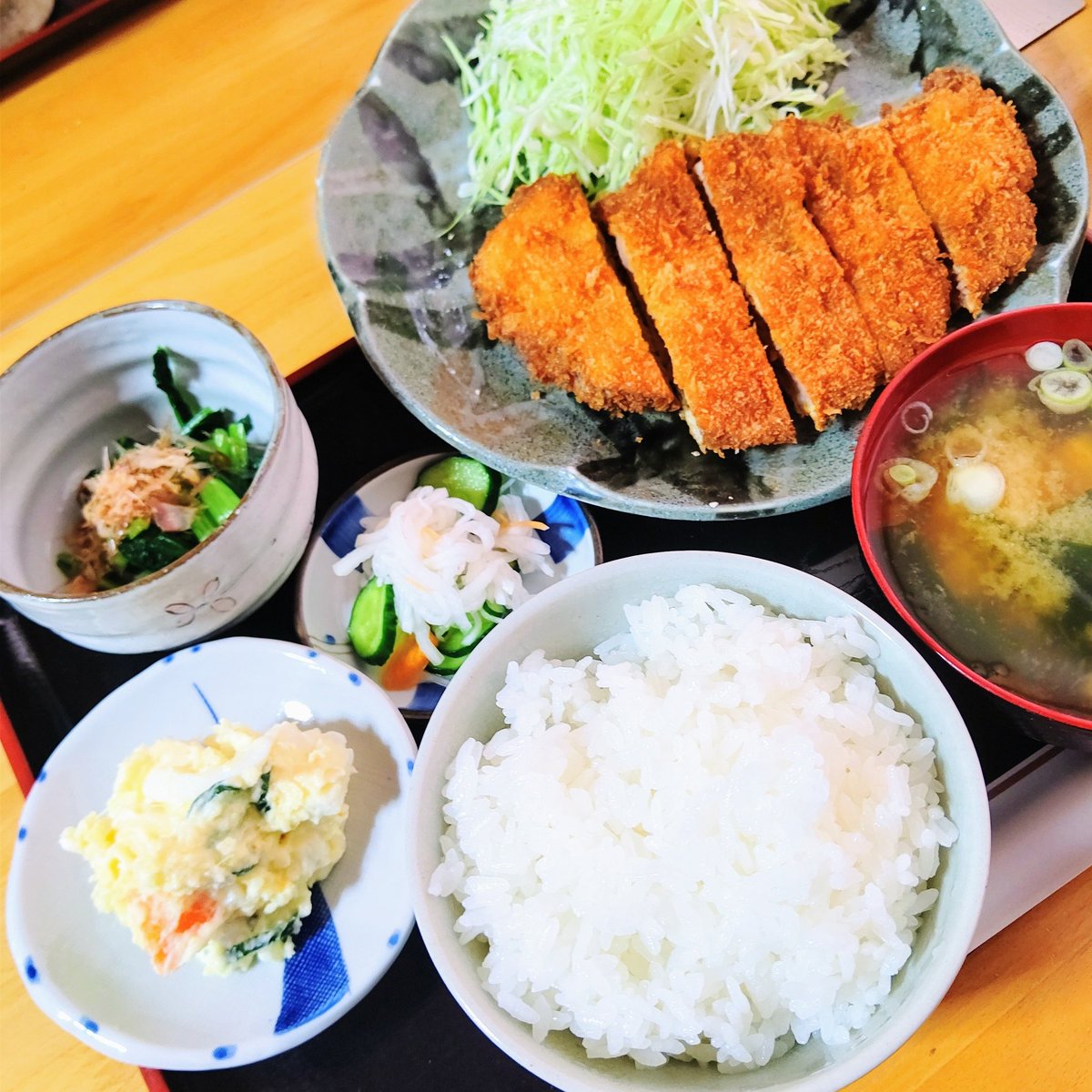 hiromichikodama's tweet photo. 今日の熱盛~🔥
宮城県大崎市岩出山より
全てが美味しく感激です😊
こんなに美味しいご飯と味噌汁は久しぶりです。
ご馳走さまでした✨
#宮城県 #大崎市 #岩出山 #恵比寿ヒロミチ #レストランヒロミチ #ヒロミチ #bluefarm #ブルーファーム https://t.co/nyBFCTZ0P8
