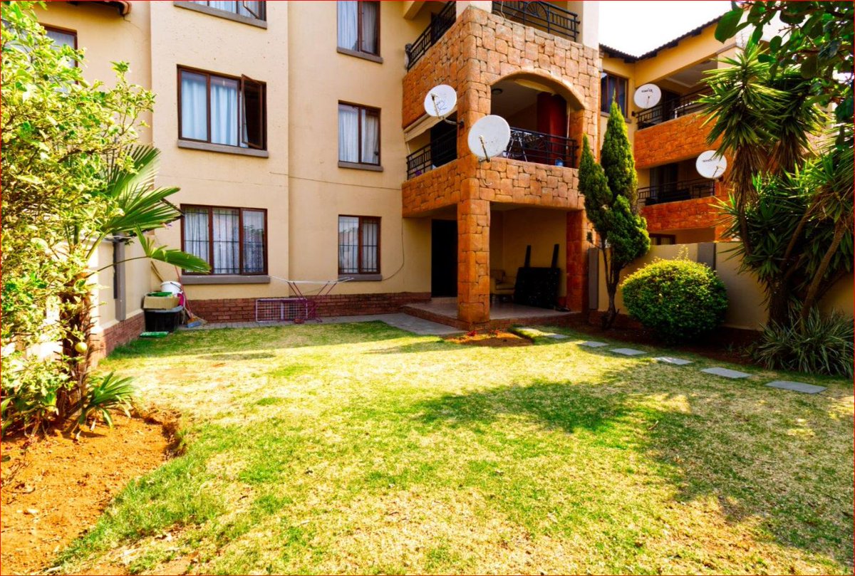 Beautiful ground floor spacious, pet friendly 2 bedroom, 2 bath property for sale R949 000 Halfway Gardens. Complex has 24 hour security, club house, swimming pool, tennis court &amp; jungle gym. Please contact Bobby 082 574 1846 #Midrand #property #buyingandselling #investors #home