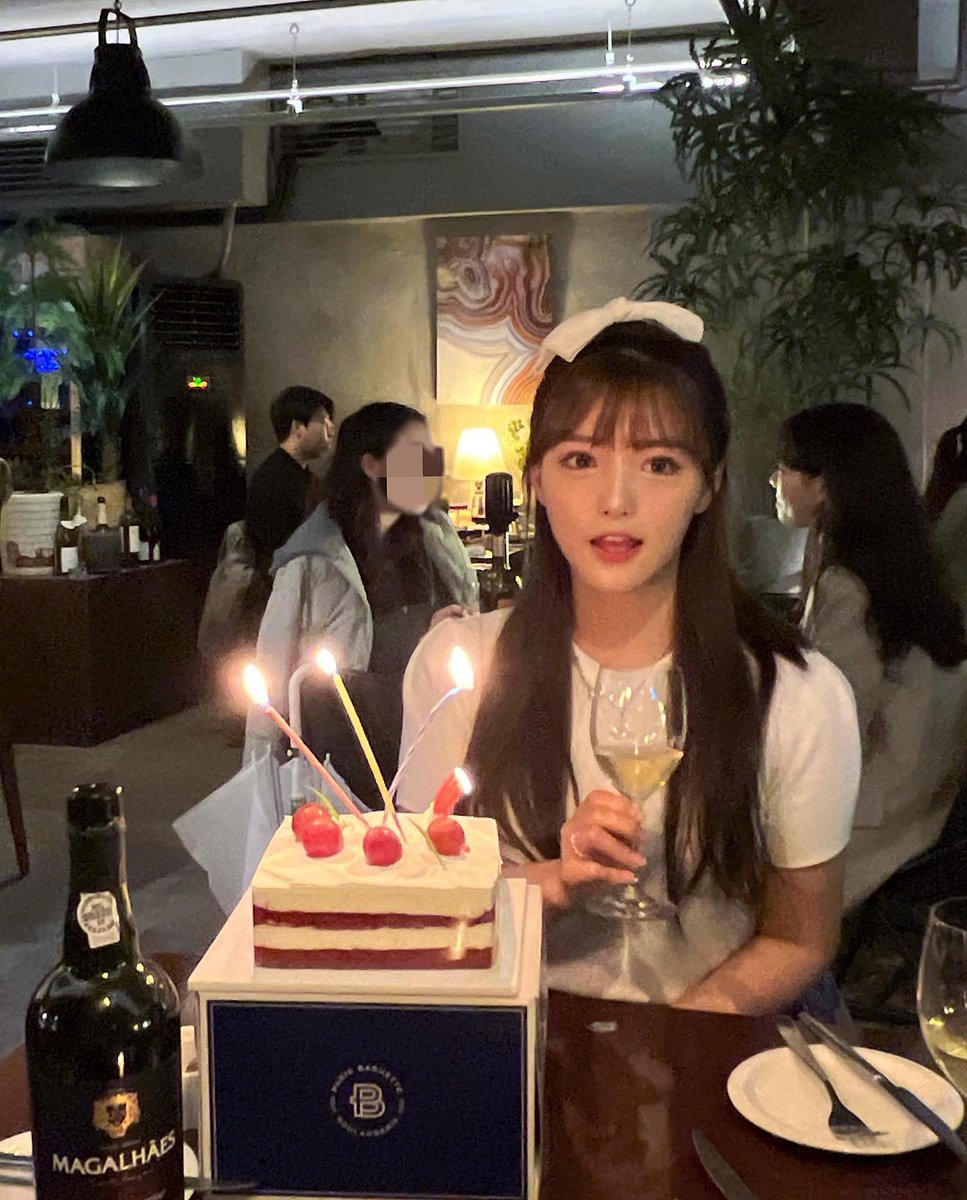 Geumheevely's tweet photo. 今日誕生日です!!!!! 🎂誕生日を祝ってくださってありがとうございます✨おかげさまで幸せな誕生日です🥰 https://t.co/vFmZ88psmX