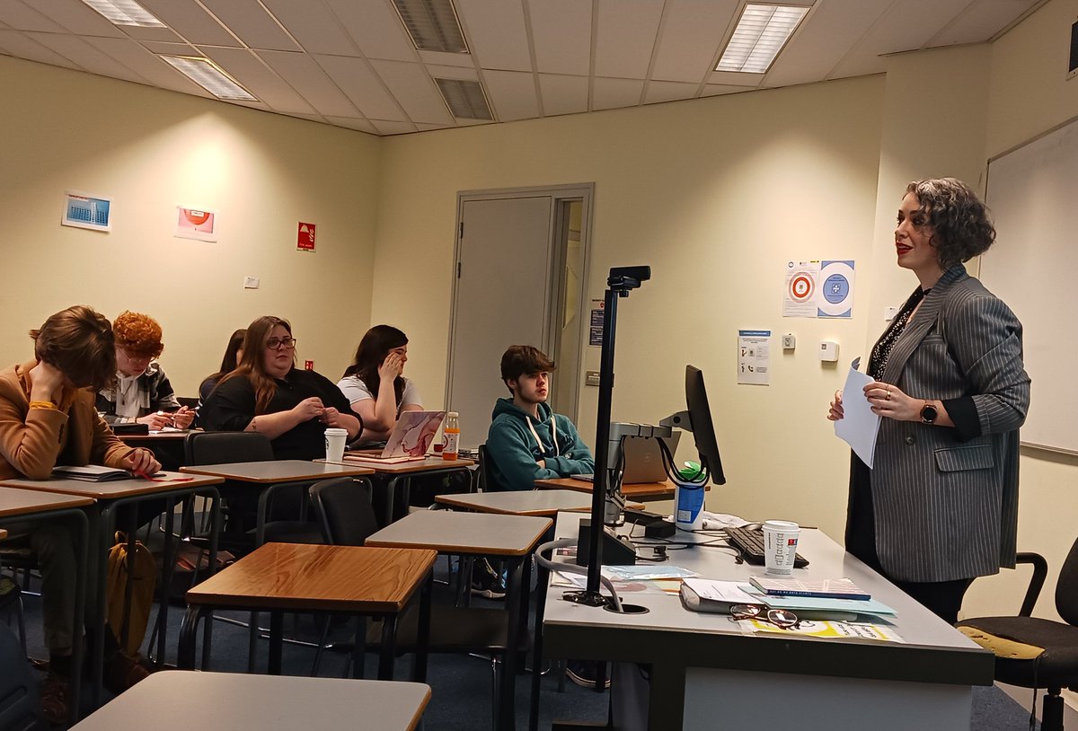 EnglishUCC's tweet photo. "That's basically my job, to poke around in wounds." Delighted to have poet @VKennefick speak to our Special Topics class about her work. https://t.co/kkJljifjcY